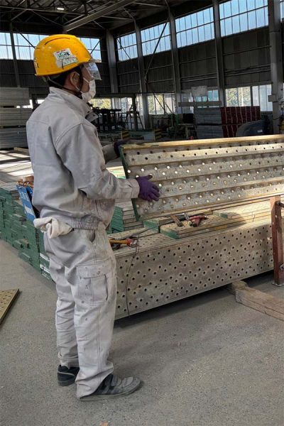 足場板検品作業