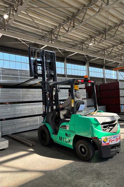 足場板収納作業