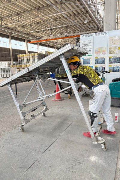 室内移動足場検品作業